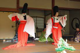 遊びをせんとや生れけむ