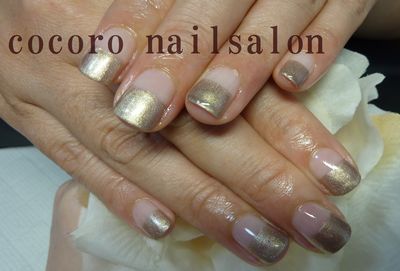 シンプル大人ネイル。