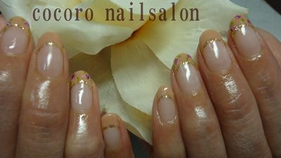 小花柄ネイル。