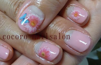 リアルなシールで春ネイル♪
