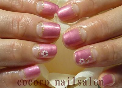 ボタン色に桜。