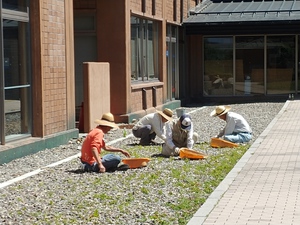 JR西日本OB会の皆さんがボランティアで草刈りを！