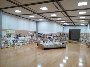 能登川図書館開館20周年記念「子どもに届け夢のたね展―マレットファンがやってくる―」開催 能登川図書館開館20周年記念「子どもに届け夢のたね展―マレットファンがやってくる―」開催