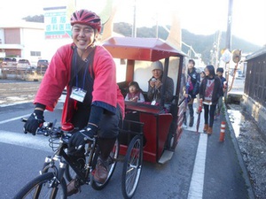 続「こどもアートまつり」 冬は自転車タクシーで満喫