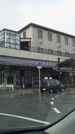 長浜駅は、屋根にうっすら♪