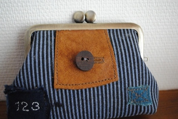 小さいがまぐち ボタンホール