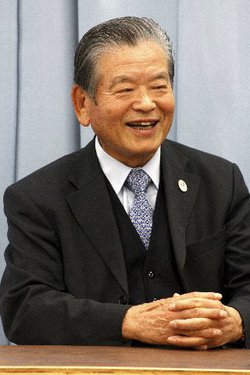 川淵チェアマンが三日月県知事、橋川草津市長を訪問 川淵チェアマンが三日月県知事、橋川草津市長を訪問