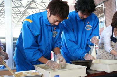 1/3(火)「大初(ダイハツ)夢フェア 餅つき」に選手登場!