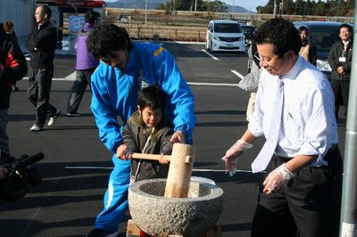 1/3(火)「大初(ダイハツ)夢フェア 餅つき」に選手登場!