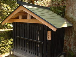 西塔まで歩く