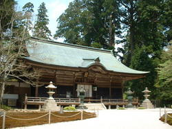 西塔まで歩く