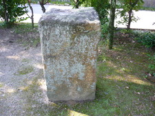 栗東出庭神社の盃状穴