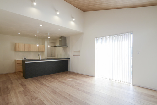 WORKS|勾配天井で広々!ガルバのかっこいい平屋のお家 WORKS|勾配天井で広々!ガルバのかっこいい平屋のお家