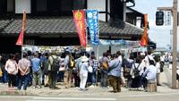 彦根城ブルーインパルス予行、テスト飛行・・・近くすぎて失敗者が続出!? (画像・動画あり)