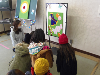 昔遊びで親子交流 北公民館おもちゃ箱計画