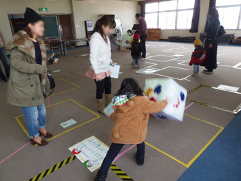 昔遊びで親子交流 北公民館おもちゃ箱計画