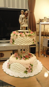 手作りウェディングケーキで手作り披露宴。まもなくです。