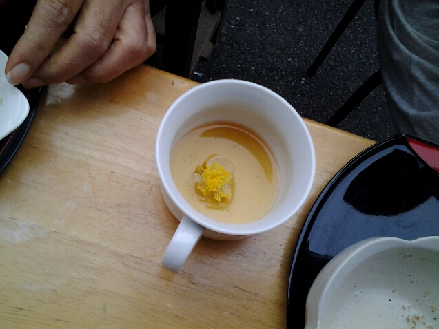 お茶の花摘みと紅茶作り体験、報告です♪