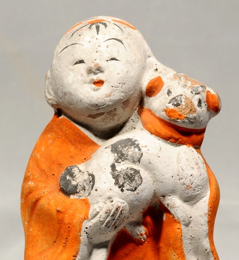 三井寺の土人形(その２)－ 犬抱き童子－