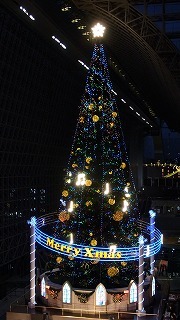 JR京都駅ビルのクリスマスツリー