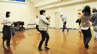 お父さんを追いかけろー! お父さんを追いかけろー!