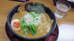 次はラーメンで