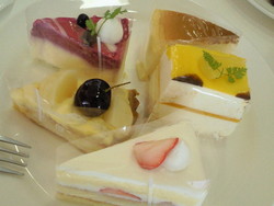 ケーキを食べに・・・