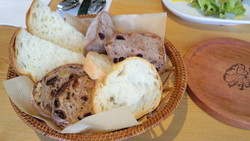 パン食べ放題は危険です!!