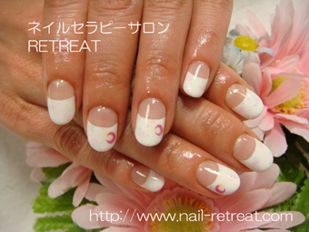 逆フレンチで小花柄にム-ンネイル