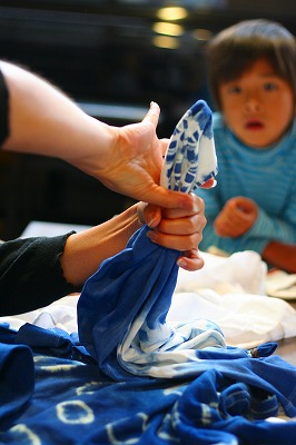 伝統工芸に触れてみよう。お染め体験