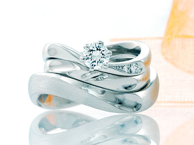 N様C様の婚約指輪・結婚指輪の3本セットをご紹介!!!