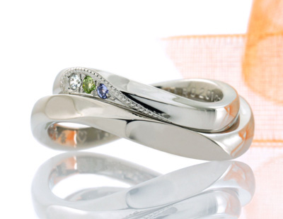 おふたりのイニシャルをモチーフに、オーダーメイドの結婚指輪