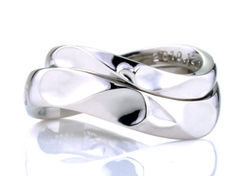 2つのハートができる結婚指輪