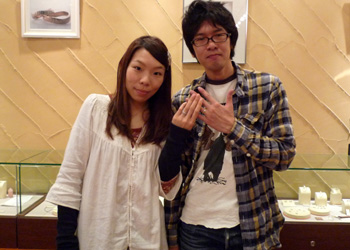 丸いモチーフがかわいい!婚約指輪と結婚指輪