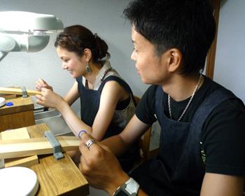 槌目風加工の手作り結婚指輪