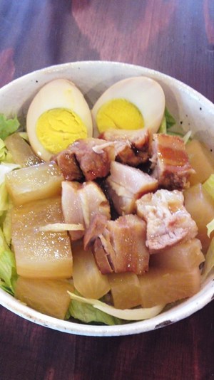豚の角煮丼を、がっつり!
