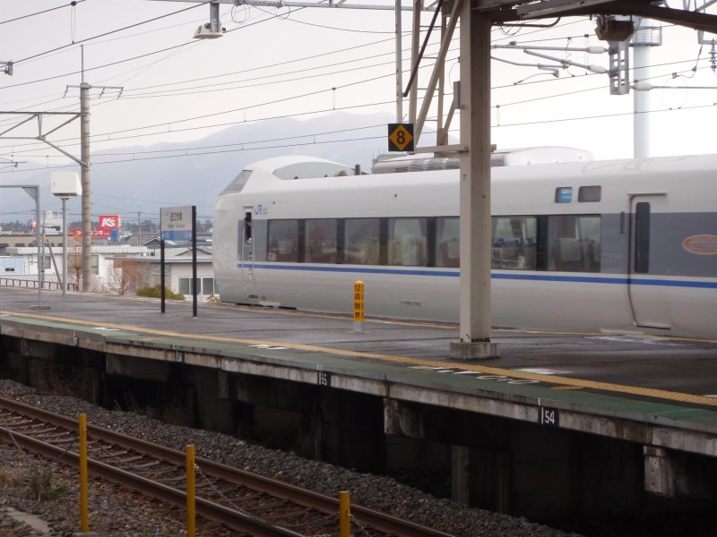 春の小さな蕾・・湖西線車窓から朝夕