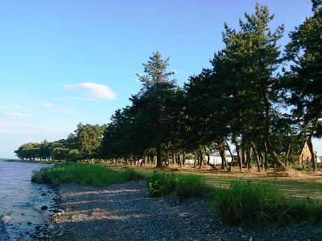 シャキッと琵琶湖・・夕景に虹も