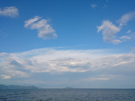 シャキッと琵琶湖・・夕景に虹も