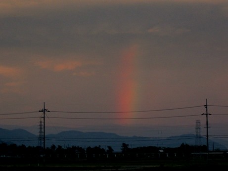 シャキッと琵琶湖・・夕景に虹も