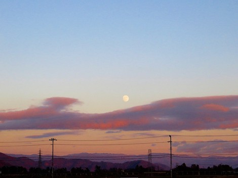 冬晴れでした・・虹と夕月も・・ 冬晴れでした・・虹と夕月も・・