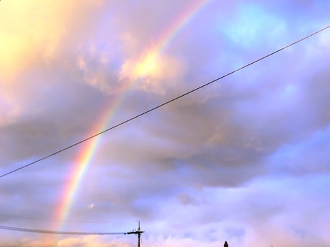 早朝の「虹」・・琵琶湖見ながら・・