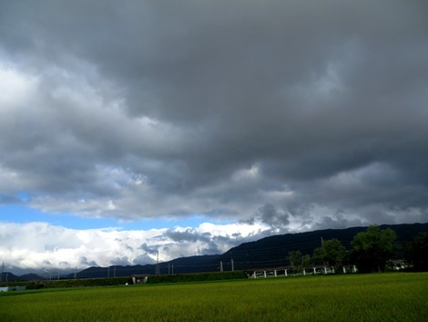 早朝の「虹」・・琵琶湖見ながら・・