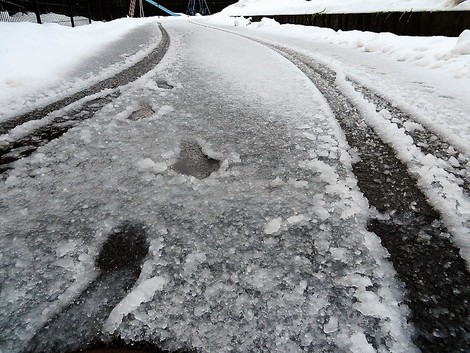 深夜は台風のような風~~朝の雪少々 深夜は台風のような風~~朝の雪少々