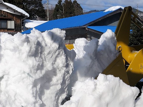 落下の屋根雪処理で・・ 落下の屋根雪処理で・・