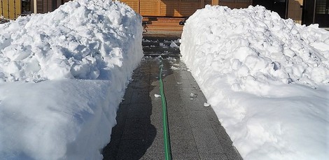 落下の屋根雪処理で・・ 落下の屋根雪処理で・・