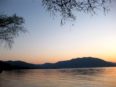 日の出・・琵琶湖