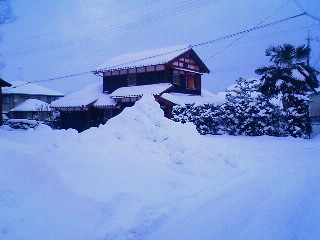 まだ降りますか?・・高島北部の雪