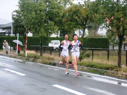 2012びわ湖大学駅伝・・マキノ地先を通過