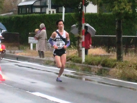 2012びわ湖大学駅伝・・マキノ地先を通過